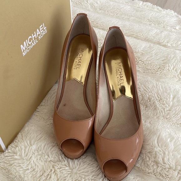 MIchael Kors Patent Leather - Picture 2 of 3